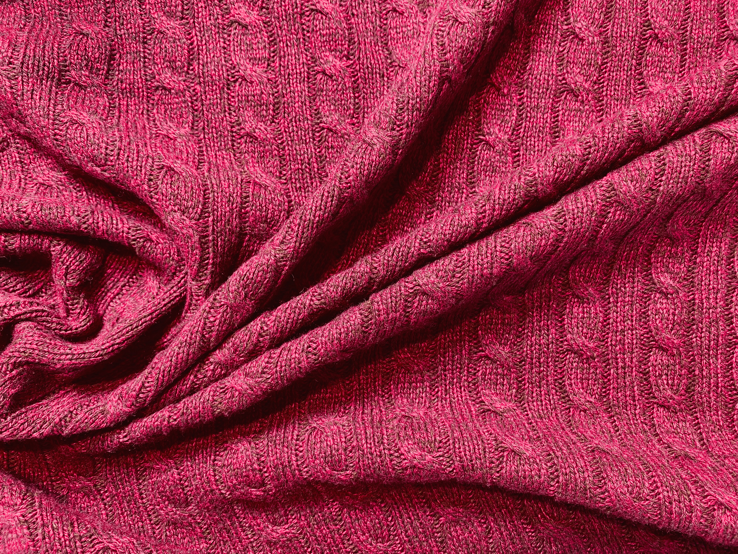 Zopfmusterstrick rot meliert