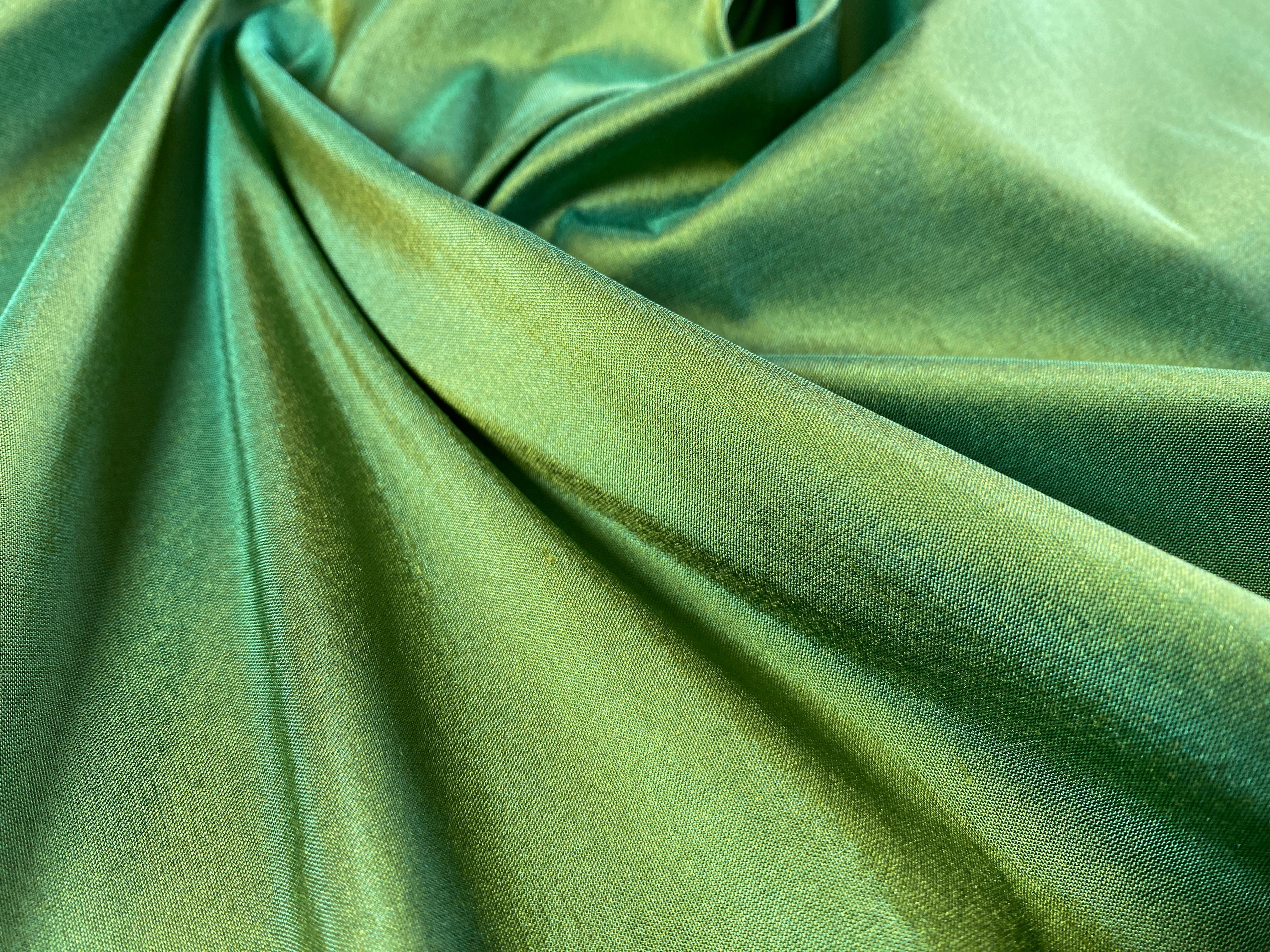 Dupion grün changierend
