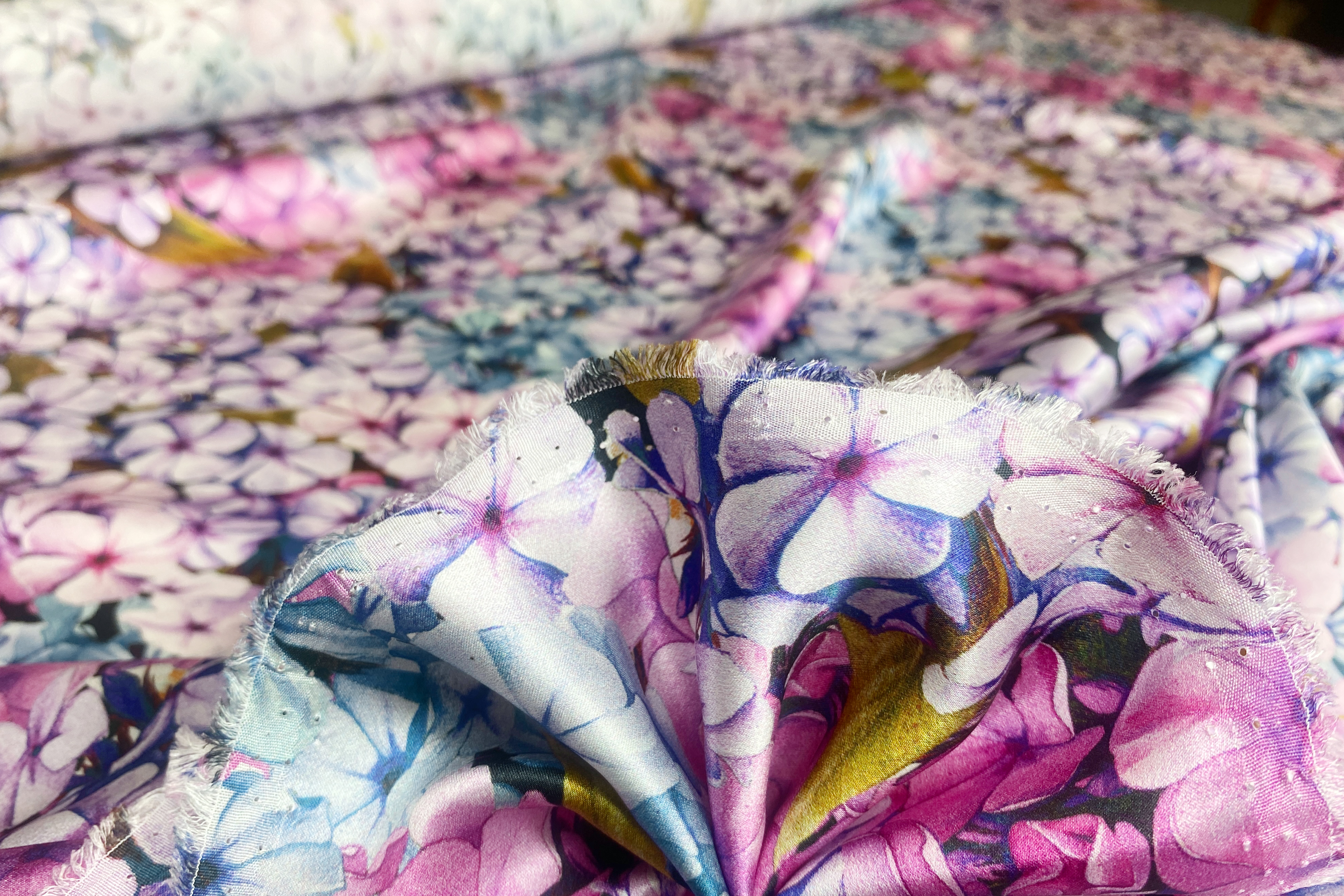 Satin Blüten rose-flieder-blau