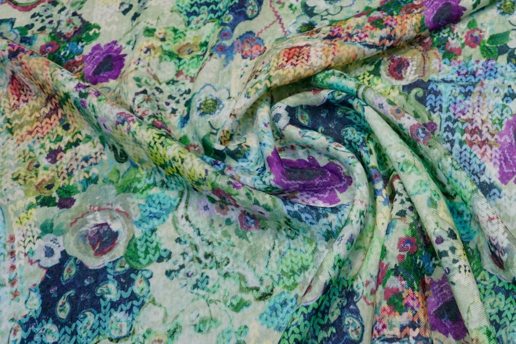 Schurwollmusseline - grün mit Blumen