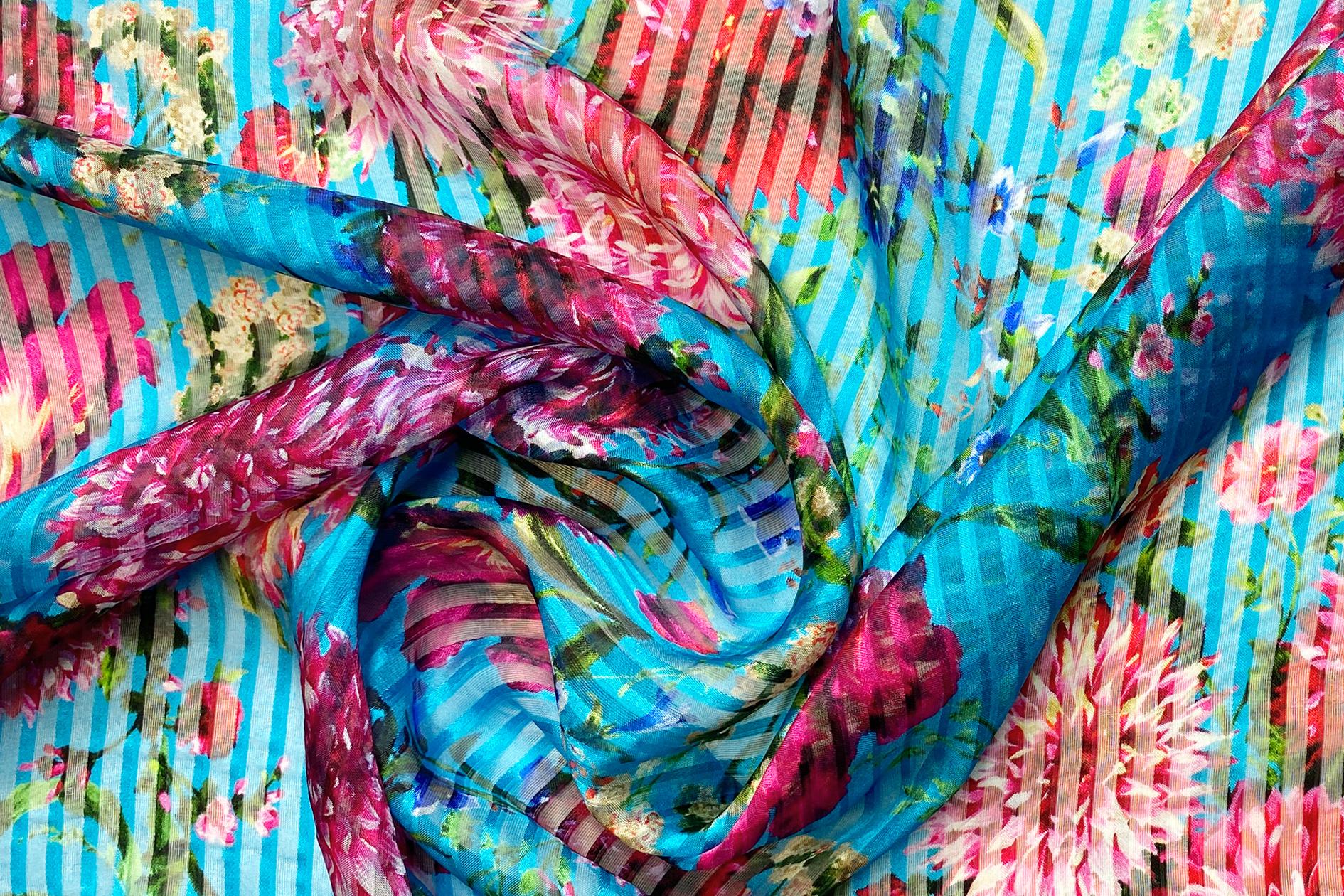 Bedruckter Chiffon mit Satinstreifen