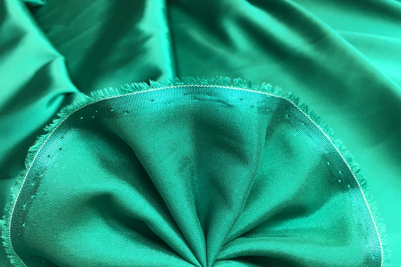 Seidenstretch - smaragdgrün