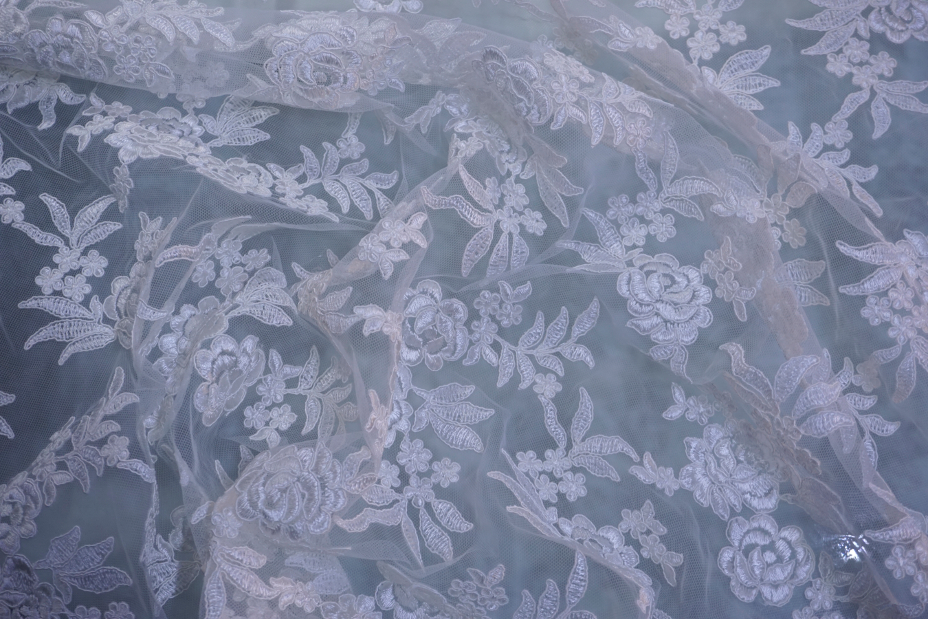 Florale Gimpenspitze - weiß