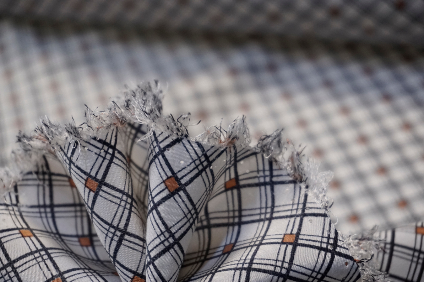 Seidencrêpe - weiß mit schwarz