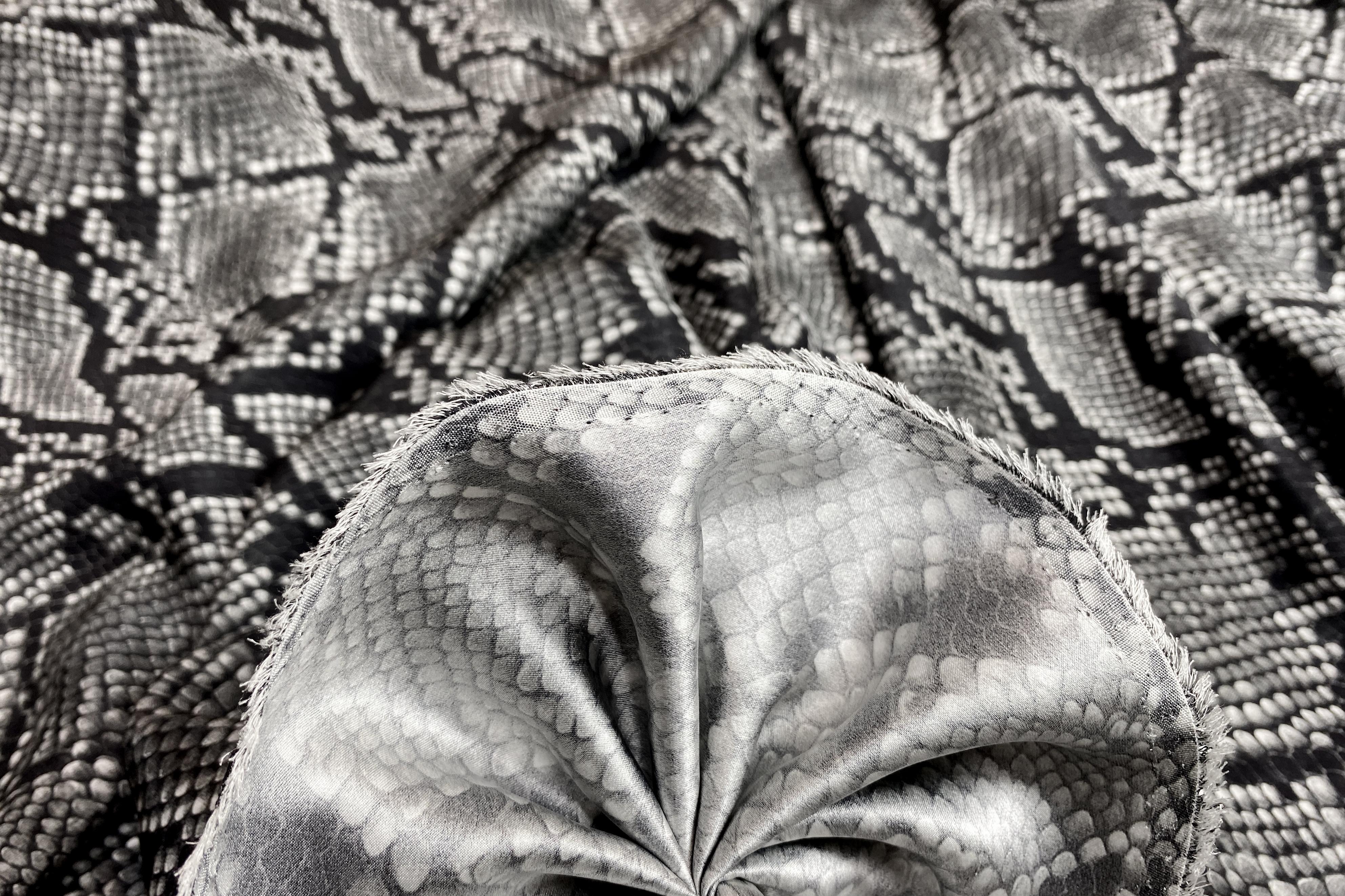 Seidencrêpe - Schlangendruck