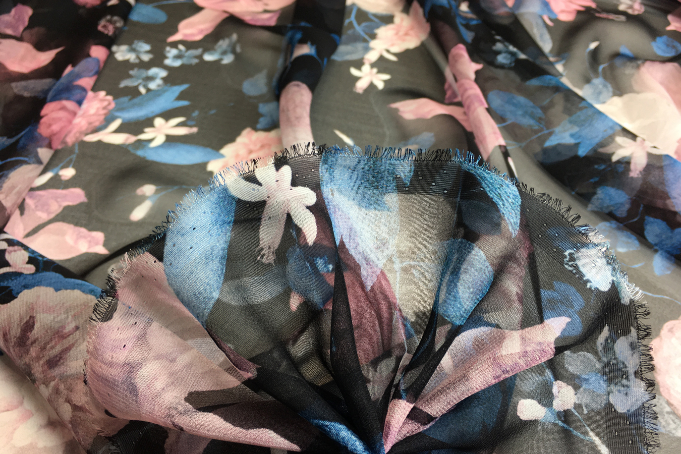 Seidenchiffon - Blüten und Blätter