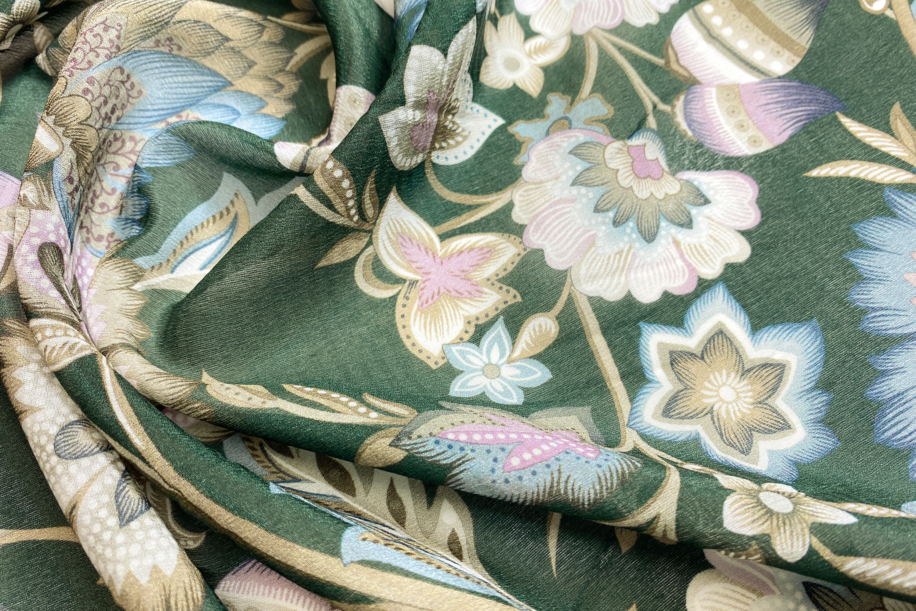 Georgette grün-bunt